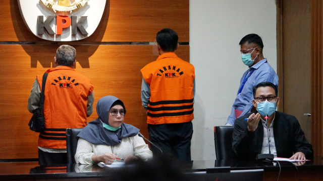 Konferensi pers KPK terkait penangkapan 2 tersangka kasus dugaan korupsi Pembangunan Jembatan Waterfront City di Kampar, Selasa (29/9). Foto: Humas KPK