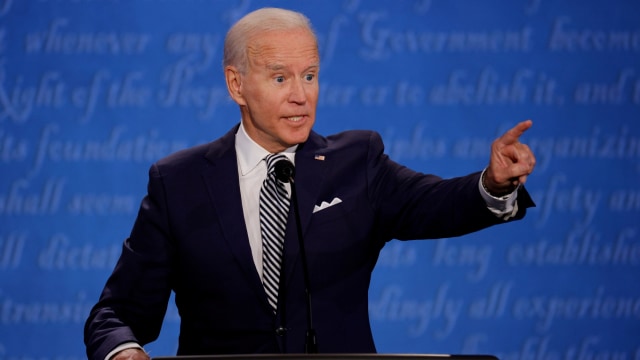 Calon presiden dari Partai Demokrat Joe Biden dalam debat kampanye presiden 2020 pertama dengan calon presiden dari Partai Demokrat Joe Biden di Cleveland, Ohio, AS, Selasa (29/9). Foto: Reuters