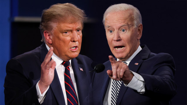 Presiden AS Donald Trump dan calon presiden dari Partai Demokrat Joe Biden dalam debat kampanye presiden 2020 pertama mereka di kampus Klinik Cleveland, di Case Western Reserve University di Cleveland, Ohio, AS. Foto: Reuters