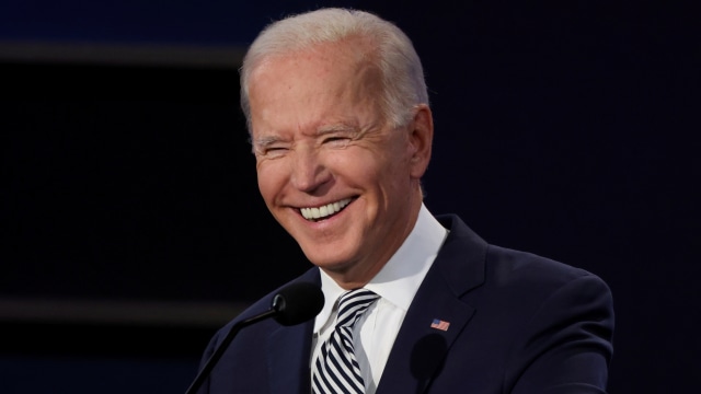 Calon presiden dari Partai Demokrat Joe Biden dalam debat kampanye presiden 2020 pertama di Cleveland, Ohio, AS, Selasa (29/9). Foto: Jonathan Ernst/REUTERS