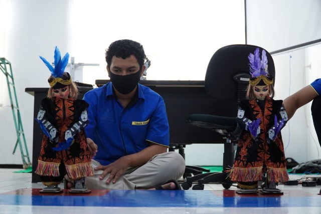 Simulasi Robot Penari Maharani dan Maharati.
