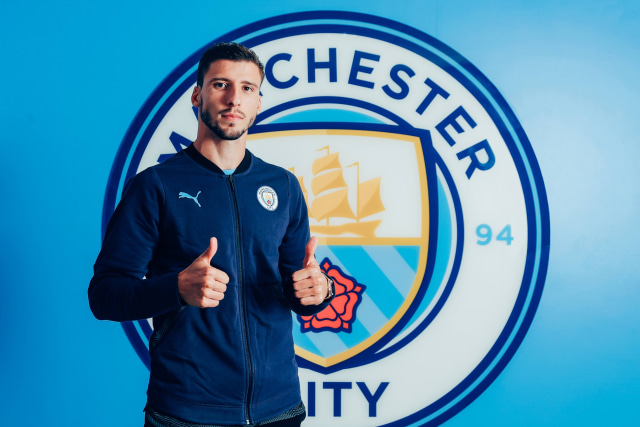 Ruben Dias resmi menjadi pemain Manchester City. Foto: Twitter/@ManCity