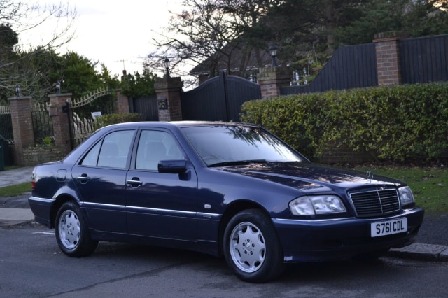 Mercedes Benz C-Class C200 W202. Foto: Pinterest.com