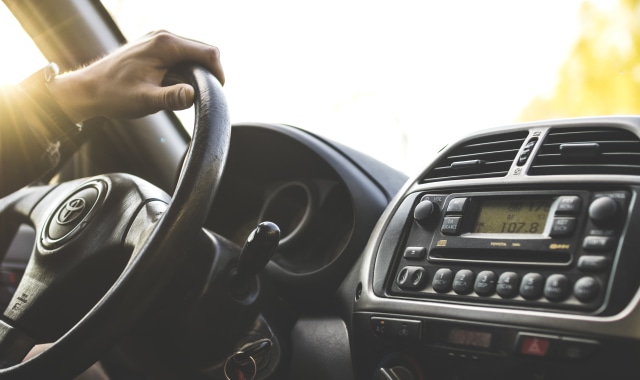 Ilustrasi nyetir mobil. Foto: Pexels