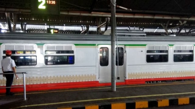 KA Prameks yang melayani relasi Solo-Yogyakarta dan Solo-Kutoarjo. Foto: Aris Wasita/ANTARA