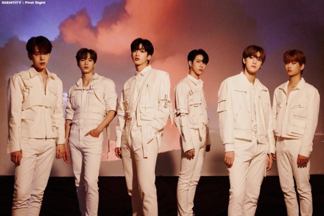 Oui Entertainment merilis group boy bernama Wei. Foto: Soompi.