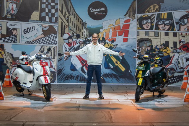 Vespa Sprint 150 Racing Sixties (kanan) dan Vespa GTS 300 HPE Racing Sixties (kiri). Foto: Piaggio Indonesia