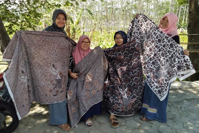Batik klasik khas Temanggungan motif mliwis sebagai penggambaran filosofi Prabu Angling Dharma yang dipercaya berasal dari Bojonegoro yang saat ini merupakan sebuah desa di Kecamatan Kedu, Kabupaten Temanggung. Foto: ari/Tugu Jogja