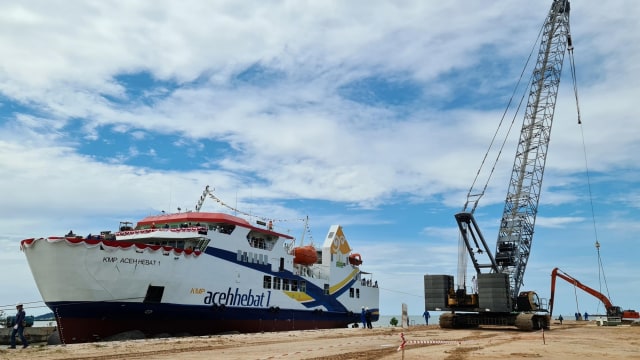 Peluncuran apal Motor Penumpang (KMP) Aceh Hebat 1 di Galangan PT. Multi Ocean Shipyard (PT. MOS), Sabtu (3/10). Foto: Dok. Istimewa