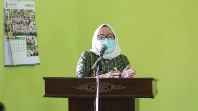 Bupati Bojonegoro, Dr Hj Anna Muawanah, saat beri sambutan dalam acara pembinaan petugas pengelola pasar daerah di Aula Dinas Perdagangan Kabupaten Bojonegoro. Sabtu (03/10/2020) 
