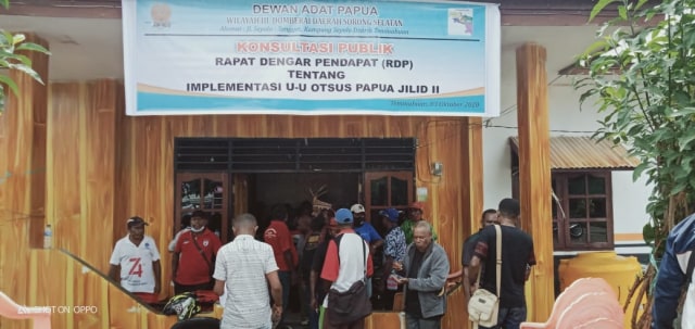Masyarakat adat saat berada di sekertariat DAP kabupaten Sorong Selatan