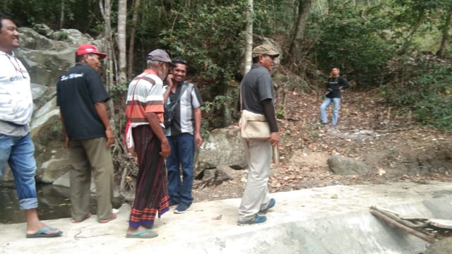 Bupati Don bersama rombongan melakukan kunjungan kerja ke Desa Natatoto, Kecamatan Wolowae, Kabupaten Nagekeo. Foto: istimewa. 