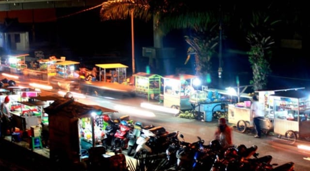 Kawasan Ancol Jambi di malam hari. (Foto: ist)