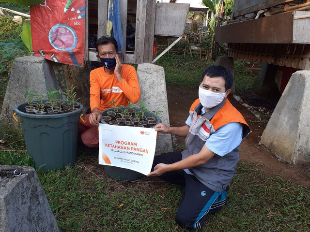 Penyaluran Bantuan Program Ketahanan Pangan Budidaya Ikan dalam Ember