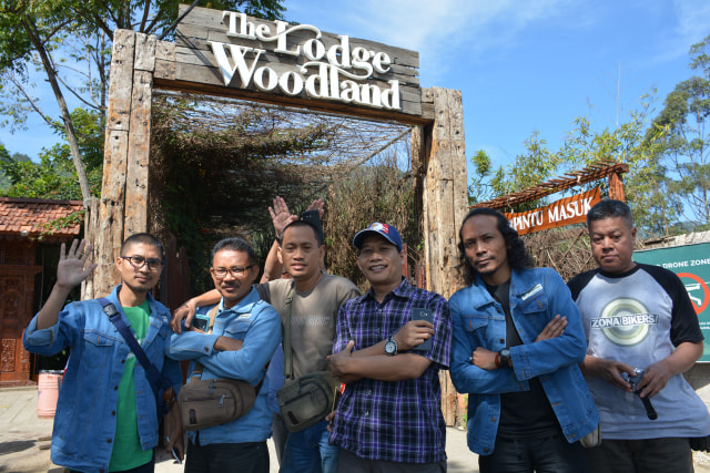 Para Pegiat Media Sosial Sedang Mengunjungi Salah Satu Wisata di Bandung (Foto Ali)