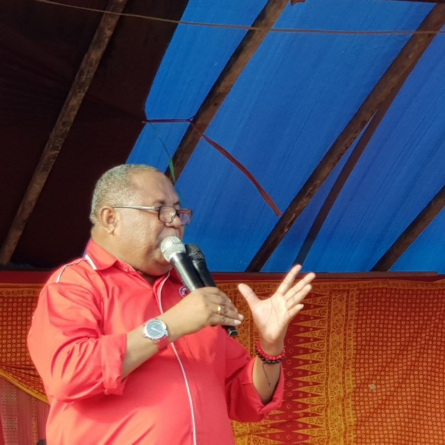 Samsudin Anggiluli saat membawakan orasi politik. Foto: Paul