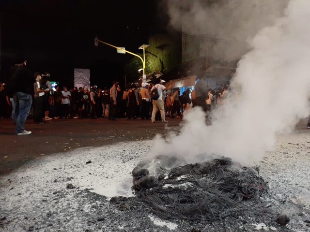 Massa Gejayan Memanggil membubarkan diri. Unjuk rasa menolak omnibus law Rancangan Undang-Undang (RUU) Cipta Kerja, di Jalan Gejayan, Sleman Foto: Arfiansyah Panji Purnandaru/kumparan