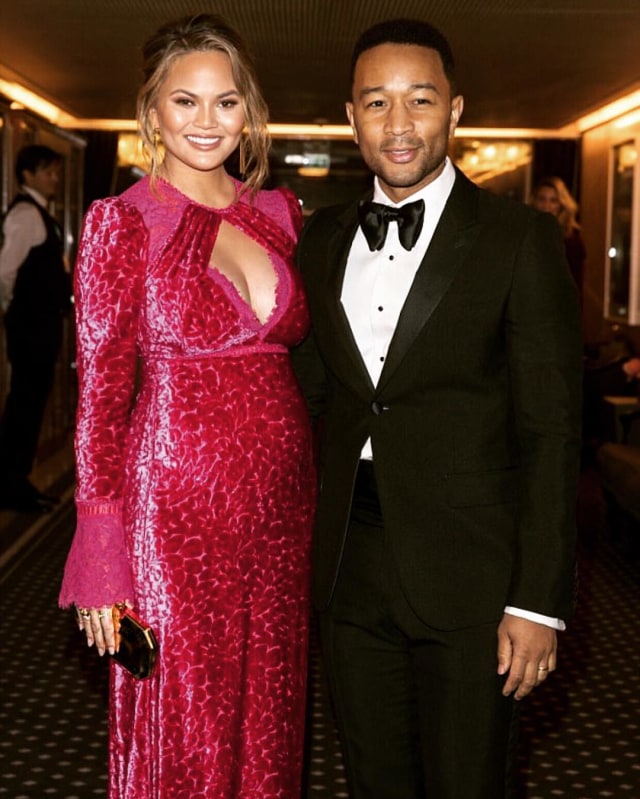 John Legend dan Chrissy Teigen.
 Foto: Instagram/@johnlegend