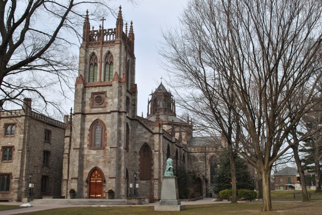 Universitas Fordham. Wikiwand.