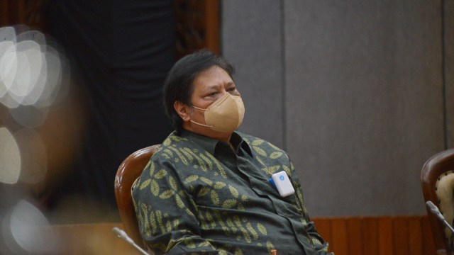 Menko Perekonomian Airlangga Hartarto saat konferensi pers tentang UU Cipta Kerja di Kemenko Perekonomian, Rabu (7/10). Foto: Kemenko Perekonomian