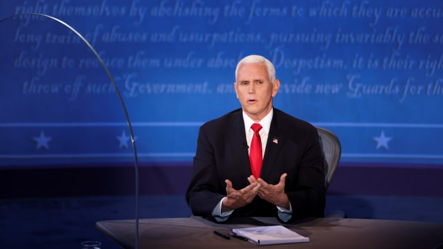 Wakil Presiden AS Mike Pence memberikan tanggapan saat debat kampanye wakil presiden di kampus Universitas Utah, Salt Lake City, Utah, Amerika Serikat. Foto: Lucy Nicholson/REUTERS