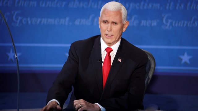 Wakil Presiden AS Mike Pence memberikan tanggapan saat debat kampanye wakil presiden di kampus Universitas Utah, Salt Lake City, Utah, Amerika Serikat. Foto: Lucy Nicholson/REUTERS