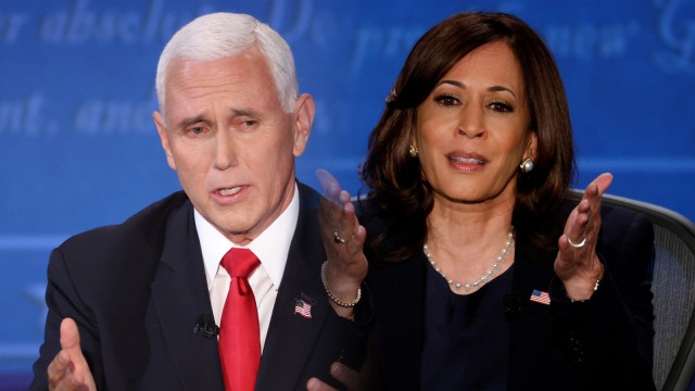 Calon wakil presiden dari Partai Demokrat, Senator Kamala Harris dan Wakil Presiden AS Mike Pence dalam debat kampanye wakil presiden AS 2020 di kampus Universitas Utah di Salt Lake City, Utah, AS, (7/10). Foto: REUTERS
