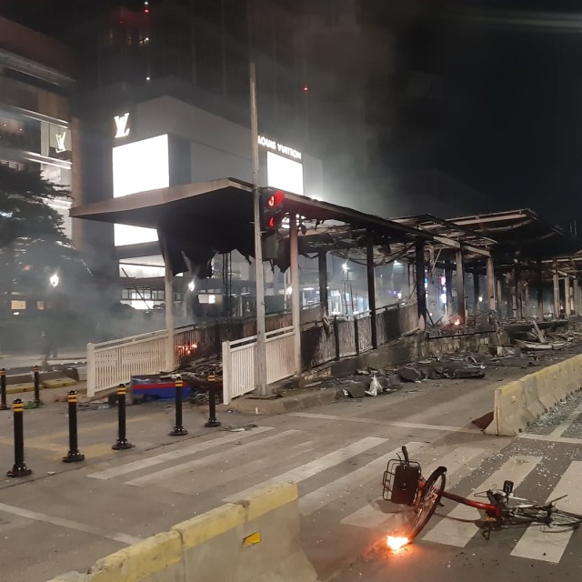 Gubernur DKI Jakarta Anies Baswedan meninjau halte Bundaran HI.  Foto: Dok. istimewa