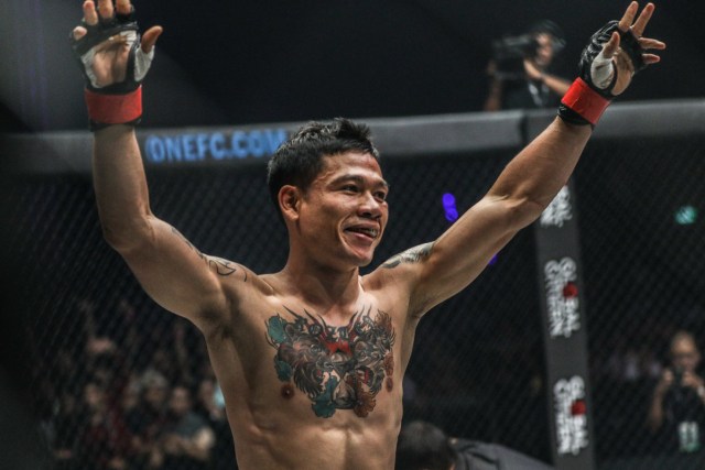 Seniman bela diri Indonesia berada di atas Circle ONE Championship (ONE Championship)