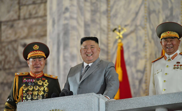 Kim Jong-un menghadiri parade ulang tahun ke-75 berdirinya Partai Buruh Korea Utara. Foto: KCNA via REUTERS