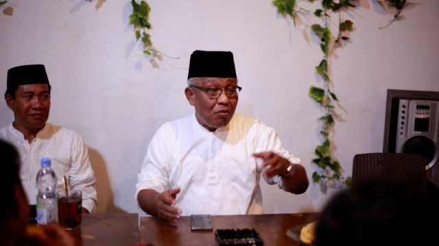 Mohammad Yamin Tawary saat memaparkan masalah ekonomi Kota Ternate. Foto: Gustam Jambu/cerma