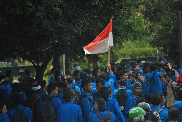 Aksi demonstrasi Omnibus Law pada 8 Oktober 2020 di Senayan melibatkan buruh, mahasiswa, dan siswa. Aksi berlangsung damai pada pagi hingga siang dan berakhir rusuh pada sore hari.