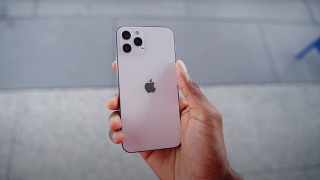 Bocoran desain iPhone 12. Foto: YouTube/Marques Brownlee