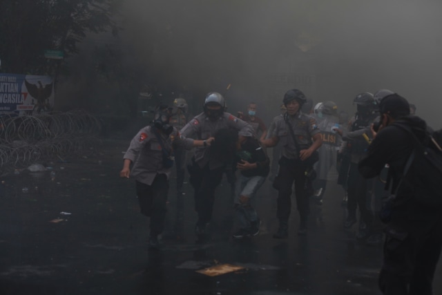 Aksi Tolak Omnibus Law. Foto: Ben