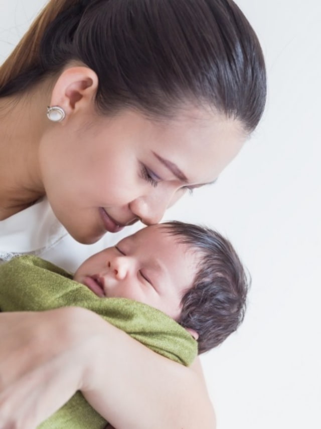 Para ahli melarang bayi sering dicium Foto: Shutterstock