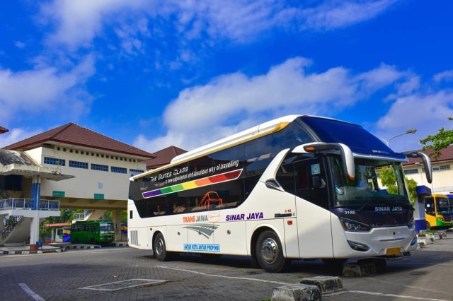 Bus Sinar Jaya Suites Class. Foto: dok. Nugroho Febianto