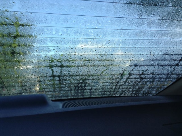 Ilustrasi defogger belakang mobil. Foto: dok. carcomplaints.com