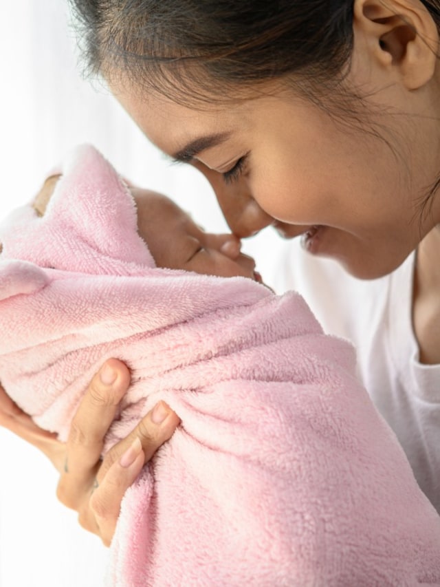 Banyak yang percaya menarik hidung bayi bikin mancung Foto: Shutterstock