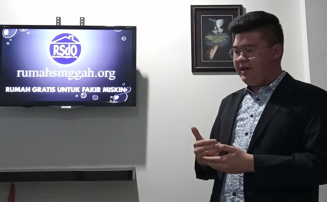 Matthew Nyoto (18) terjun ke yayasan sosial yang bermisi menyediakan rumah huni layak bagi fakir miskin. Foto-foto: Masruroh/Basra 