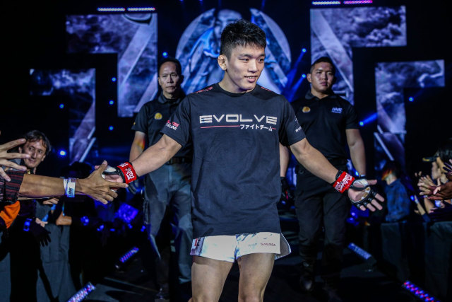 Ryuto "Dragon Boy" Sawada, rekan setim Eko Roni Saputra di Evolve MMA, memasuki arena saat berlaga di salah satu ajang ONE Championship (ONE Championship)