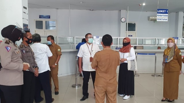 Suasana di kantor Samsat Aceh, tempat pengurusan pajak kendaraan bermotor. Dok. Polda Aceh