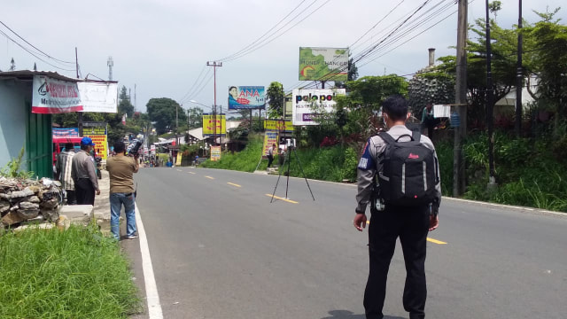 Polisi gelar olah TKP kecelakaan beruntun di Puncak. Foto: Dok. Istimewa