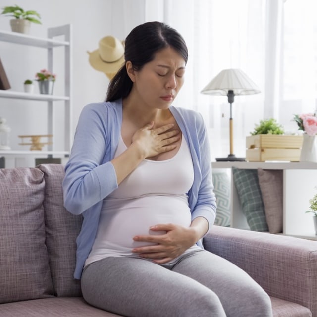 Ilustrasi ibu hamil dengan jantung berdebar.
 Foto: Shutter Stock