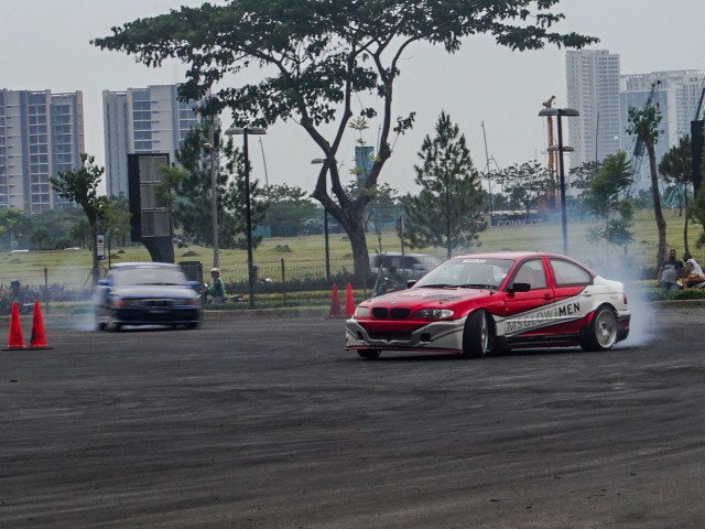 Latihan drift di Juragan99XAR Drifting Academy. Foto: dok. Muhammad Ikbal/kumparan