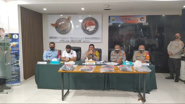 Kapolda Metro Jaya Irjen Pol Nana Sudjana pimpin konpers Tewasnya Cai Changpan. Foto:  Dok. Youtube Polda Metro Jaya