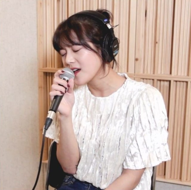 Minseo bernyanyi, Foto: pinterest