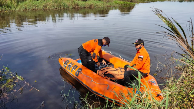 Tim Sar Gabungan mencari korban terkam buaya di Sungai Simangalam, Kecamatan Kualu Hulu Selatan, Kabupaten Labura, Sumut. Foto: Dok. Istimewa