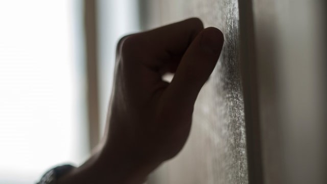 Ilustrasi mengetuk pintu. Foto: Shutterstock