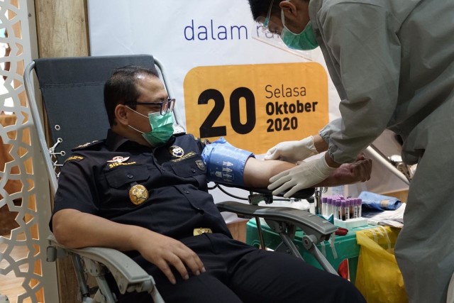 Pewakilan Kemenkeu Aceh menggelar kegiatan donor darah pada Selasa (20/10) dalam rangka menyambut Hari Oeang ke-74 pada 30 Oktober 2020. Foto: Dok. DJP Aceh