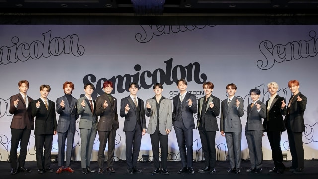 Seventeen dalam konferensi pers Semicolon. Foto: Dok. TeenVogue